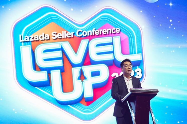 Chief Executive Officer Lazada Indonesia, James Chang memberikan kata sambutan dalam Lazada Seller Conference Level Up 2023.