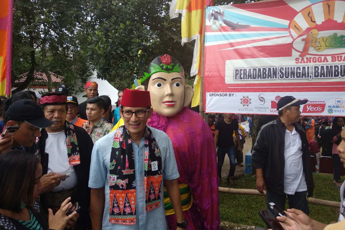 Wakil Gubernur DKI Jakarta Sandiaga Uno membuka Festival Sangga Buana di Hutan Kota Srengseng, Jakarta Selatan, Sabtu (17/3/2018).