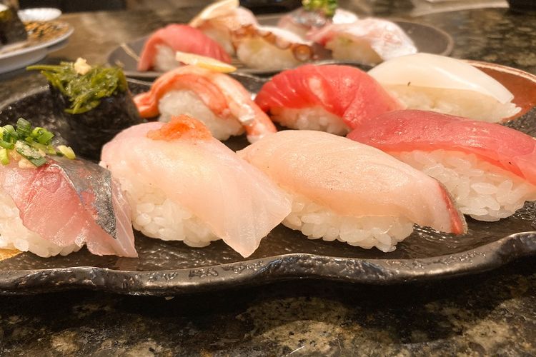 Sushi Toyama dengan bahan segar yang didatangkan langsung dari laut. Dok: Central JapanTourism
