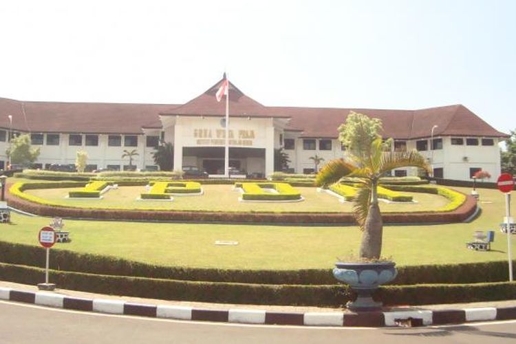 Halaman Depan Kampus Institut Pemerintahan Dalam Negeri (IPDN) Jatinangor, Sumedang, Jawa Barat.