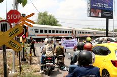 Video Kendaraan Terobos Palang Pelintasan Kereta, Tanpa Akal Sehat