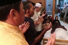 Ical Sambut Jenazah Priya Ramadhani di Rumah Duka