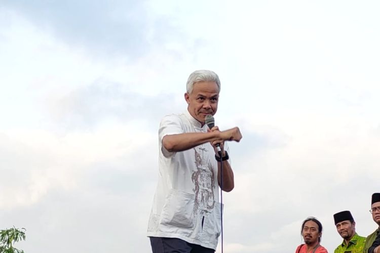 Ganjar Susur Pasar dan Temui Timses Daerah di Wonosobo, Mahfud Ceramah di Padang