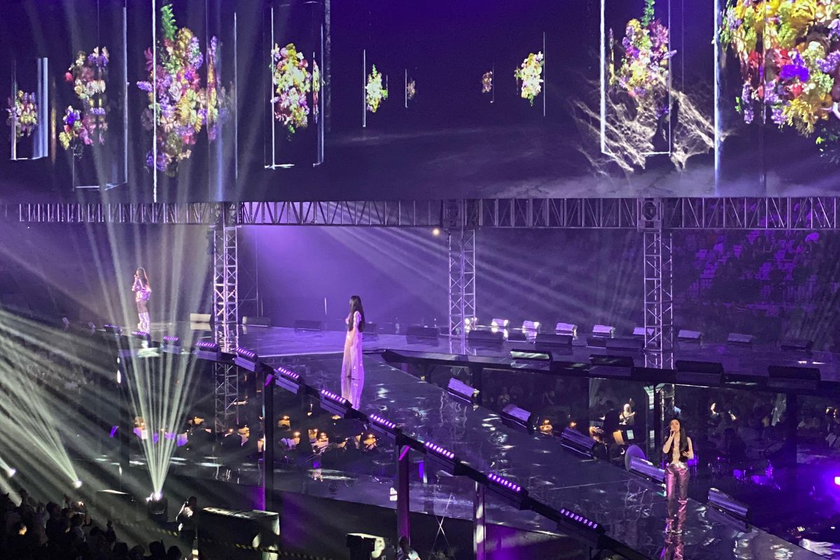 Super Girl LTZ tampil dalam konser Super Diva yang diselenggarakan di Indonesia Arena GBK, Jakarta Pusat, Jumat (17/1/2025).