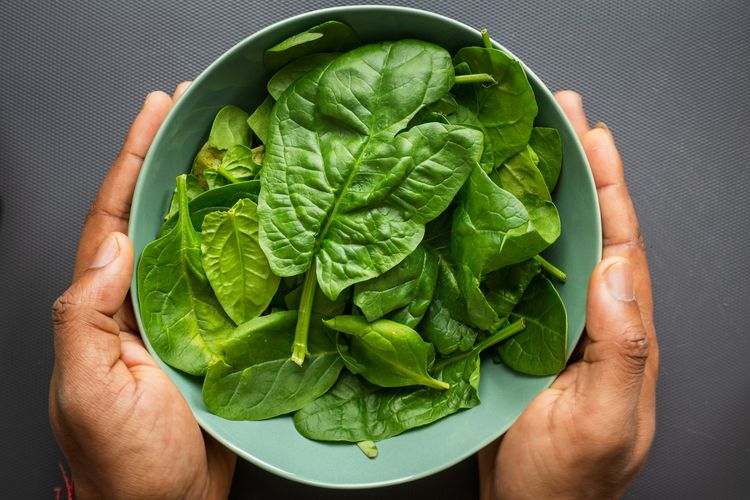 7 Cara Mengonsumsi Bayam agar Gizinya Tetap Optimal