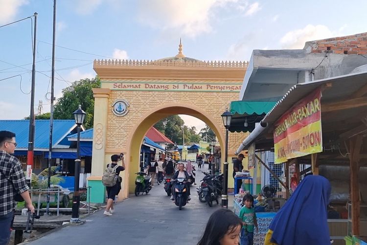 Menjelajahi Pulau Penyengat, Taman Para Penulis Melayu