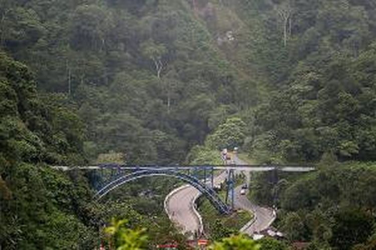 Jembatan Kereta di Lembah Anai, Sumbar.
