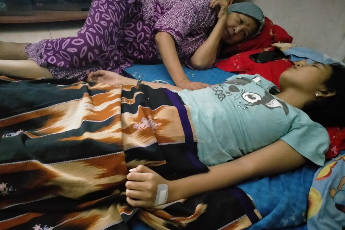 Echa, pelajar asal Banjarmasin tertidur pulas di rumahnya selama 7 hari. Echa diduga mengidap sindrom tidur. 