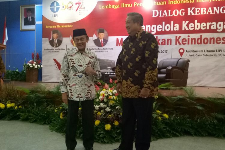 Presiden RI ketiga Bacharuddin Jusuf Habibie dan Presiden Keenam RI Susilo Bambang Yudhoyono dalam dialog kebangsaan di Gedung LIPI, Jakarta