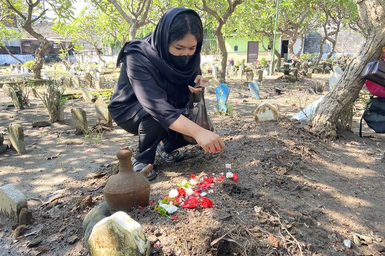 Cerita Laifa Buka Jastip Nyekar dan Rawat Makam di Surabaya yang Sempat Viral di Medsos