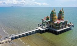 Masjid Apung Ziyadatul Abrar, Wisata Religi Baru di Tanah Bumbu yang Cocok Dikunjungi Saat Ramadhan
