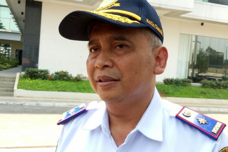 Kepala Dinas Perhubungan Tangerang Selatan, Purnama Wijaya, Selasa (22/10/2019), mengaku akan melakukan pembahasan terkait Perwal Nomor 3 Tahun 2012 tentang Pengaturan Waktu Operasi Kendaraan Angkutan Barang di Wilayah Kota Tangsel.   