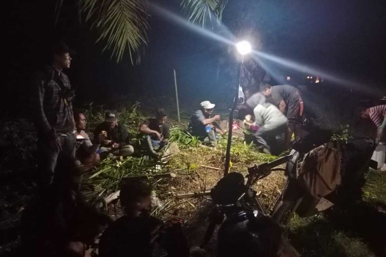 70 petani bermalam di lahan sengketa di Kabupaten Mukomuko. Sementara itu belasan mahasiswa berunjukrasa di Kota Bengkulu menuntut Gubernur Bengkulu menyelesaikan persoalan tersebut