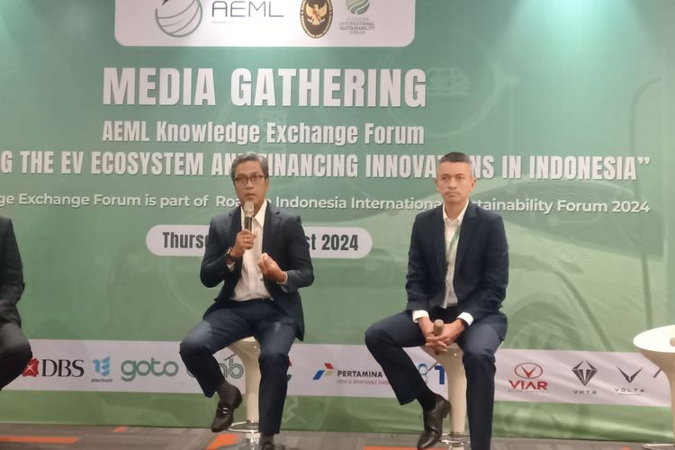 Sekretaris Jenderal Asosiasi Ekosistem Mobilitas Listrik (AEML) Rian Ernest dalam media gathering di Jakarta, Kamis (22/8/2024)., 