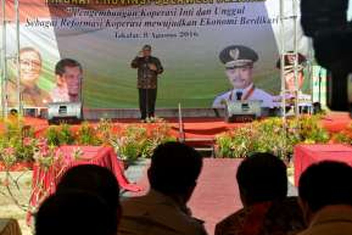 Menteri Koperasi dan UKM Puspayoga memberikan sambutan saat Peringatan Hari Koperasi Nasional ke-69 se Provinsi Sulawesi Selatan di Kab. Takalar. Senin (8/8/2016). Dok Kemenkop 