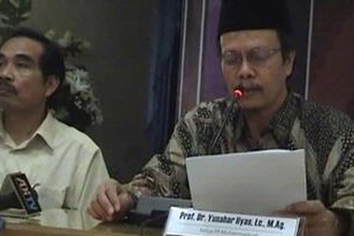 Ketua PP Muhammadiyah Yunahar Ilyas didampingi Wakil ketua Majelis Tarjih dan Tajdid  Oman Fathurohman mengumumkan hari Senin, 1 Agustus 2011, sebagai awal Puasa Ramadhan 1432 H,  di Kantor PP Muhammadiyah di Jl Cik Di Tiro, Yogyakarta, Kamis (14/07/2011).