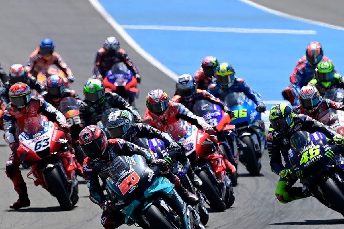 Para pebalap beraksi di MotoGP Andalusia yang berlangsung di Sirkuit Jerez, Spanyol, Minggu (26/7/2020).