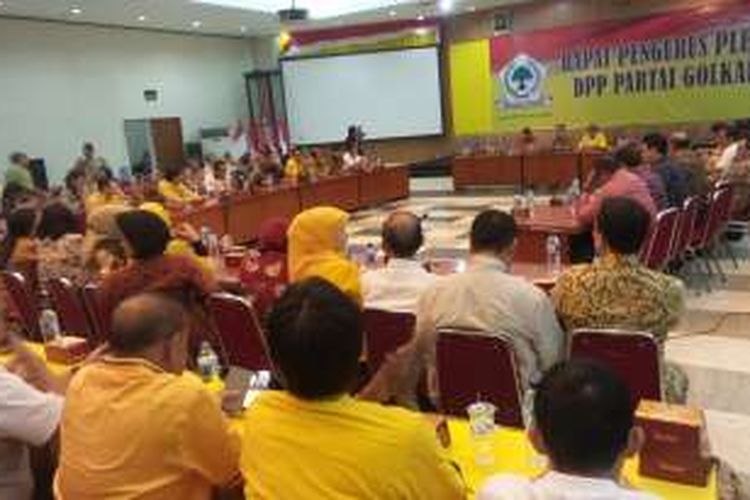 Suasana rapat pleno Golkar di Kantor DPP-nya, Slipi, Jakarta Barat, Rabu (24/2/2016). Rapat terpaksa ditunda lantaran Ketua Umum Abaurizlal Bakrie sedang sakit.