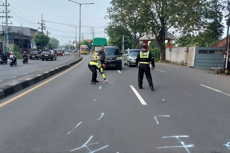 Kecelakaan di Sidoarjo, Mahasiswi Tewas usai Terpental ke Kolong Truk