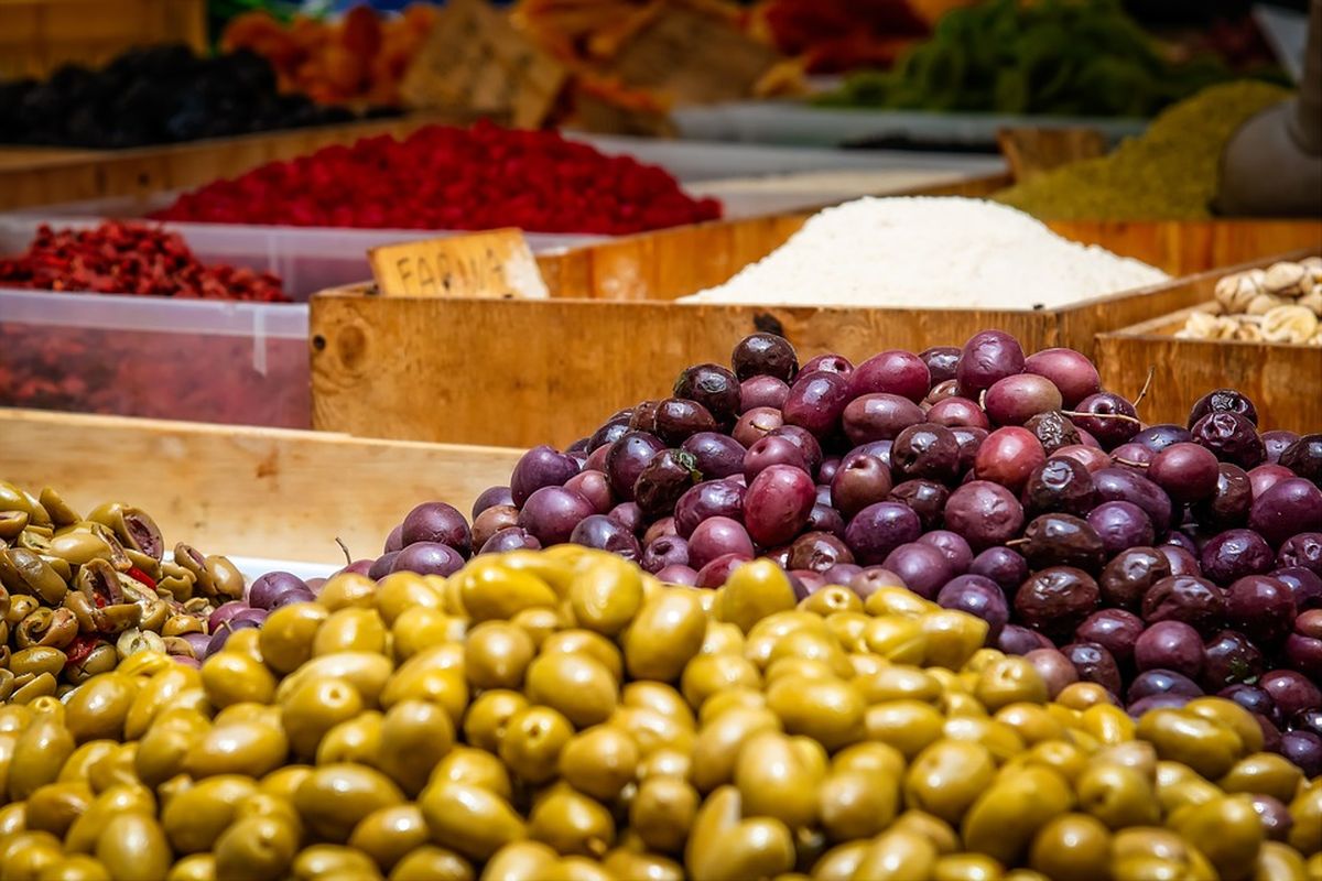 Pasar persaingan sempurna adalah jenis pasar yang dianggap paling ideal karena mampu menjamin terwujudnya efisiensi pasar. 