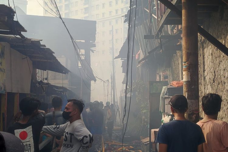 Kebakaran hebat di Batam, asap mengepul dari ruko Seraya Batuampar