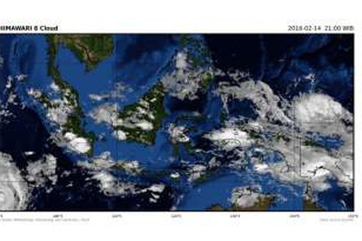 Citra satelit di atas wilayah Indonesia yang menunjukkan pertumbuhan awan pada Minggu (14/2/2016) pukul 21.00 WIB.
