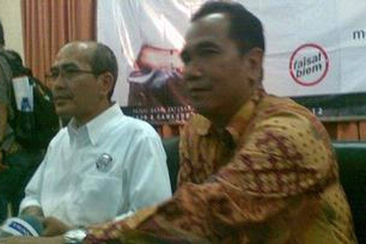 Faisal Basri dan Biem Benjamin saat mendeklarasikan diri sebagai pasangan bakal calon Gubernur DKI Jakarta di Gedung Joeang 45, Jalan Menteng Raya 31, Jakarta Pusat, Jumat (7/10/2011). Keduanya memilih jalur independen dalam Pemilukada 2012 mendatang.  