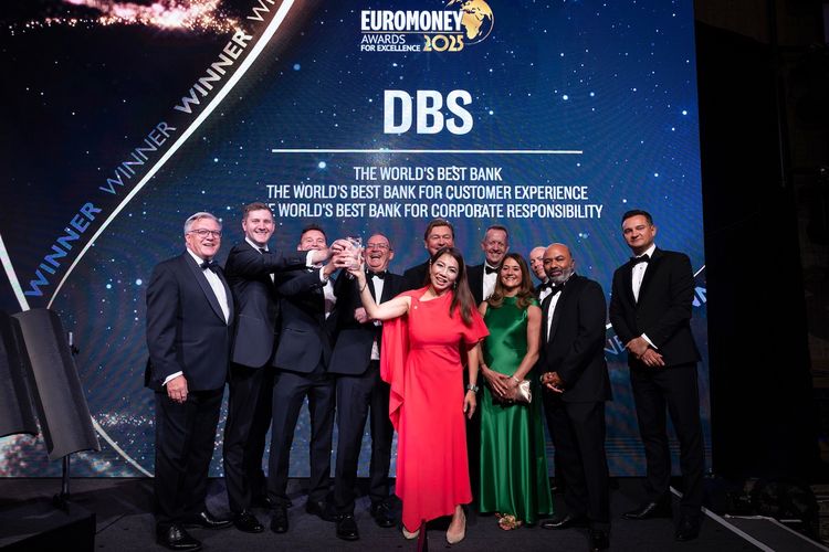 DBS Bank Ltd kembali menorehkan prestasi gemilang di ajang Euromoney Awards for Excellence 2025, dengan meraih tiga penghargaan sekaligus, termasuk gelar bergengsi World's Best Bank untuk ketiga kalinya.  