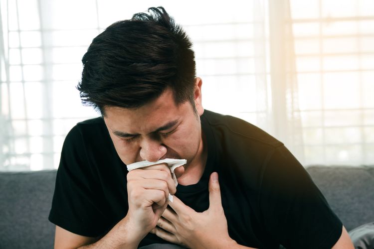 Ilustrasi batuk. Batuk adalah salah satu gejala ISPA. ISPA adalah memengaruhi saluran pernapasan atas yang meliputi hidung, tenggorokan, faring, laring, dan bronkus.