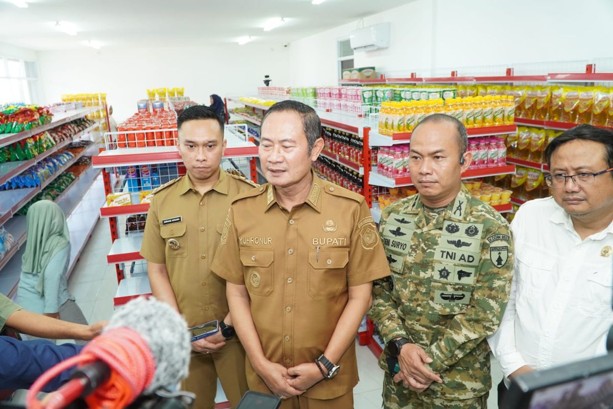 Bupati Lamongan Yuhronur Efendi di salah satu Koperasi Desa/Kelurahan Merah Putih (KDKM) dalam acara peresmian KDMP secara serentak, pada Sabtu (16/5/2026).