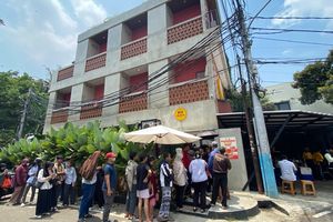 Pembeli Rela Antre Berjam-jam, Ini Daya Tarik Aldi’s Burger yang Viral karena Strategi Absurd