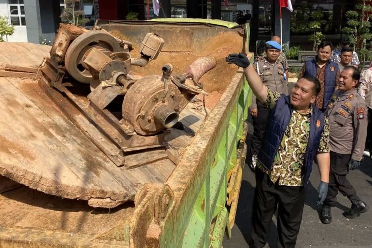 Polisi Bongkar Tambang Pasir Ilegal di Batam, 4 Ton Bukti Disita, 3 Tersangka Diamankan