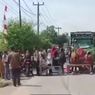 Protes Ganti Rugi Lahan Tol Japek Selatan, Warga Blokade Jalan Loji Karawang