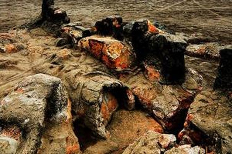 Batu Malin Kundang di Pantai Air Manis, Padang, Sumatera Barat.