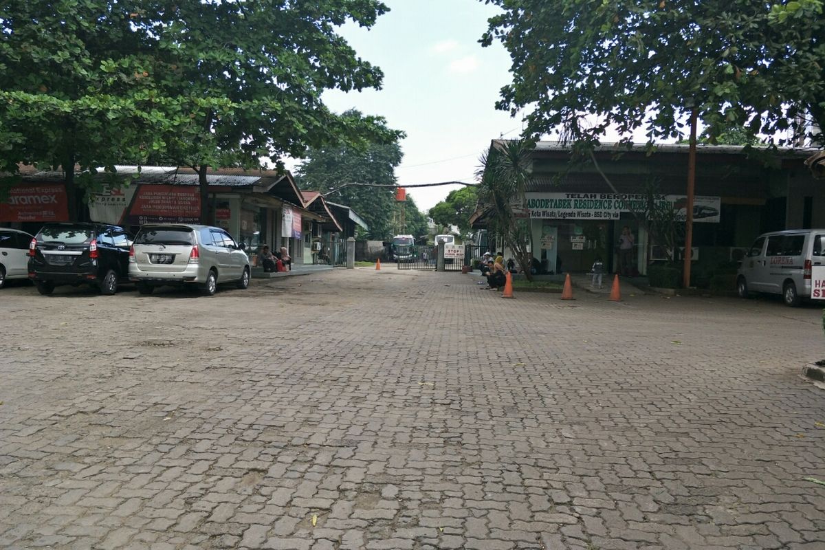 Kondisi Pool Lorena, di Jalan Kartini, Lebak Bulus, Jakarta Selatan, Rabu (20/3/2019). Lahan Pool Lorena ini rencananya akan dijadikahn lokasi park and ride bagi para pengguna kereta MRT Jakarta.