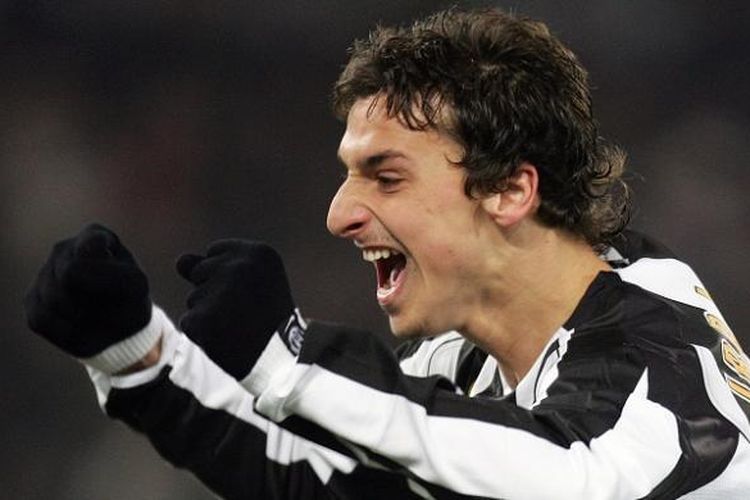 Zlatan Ibrahimovic saat masih membela Juventus dalam laga Serie A kontra AS Roma, di Stadion Olimpico, 5 Maret 2005.