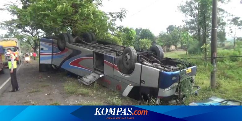 Kronologi Kecelakaan Karambol di Madiun, Berawal Bus Sugeng Rahayu Mendahului Kendaraan - Vimarsana News