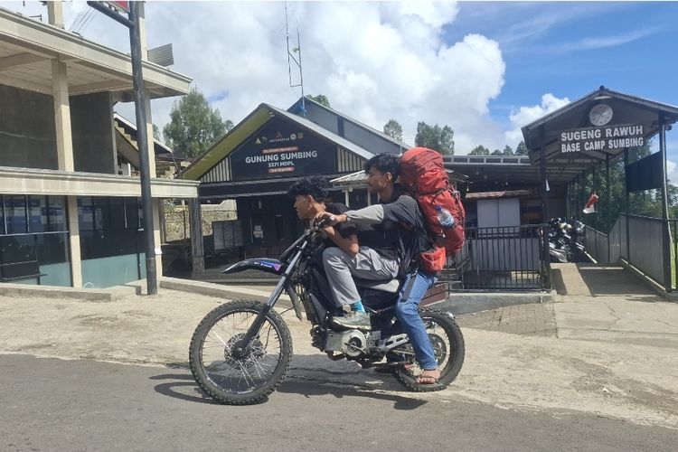 Sensasi Ojek Setan Gunung Sumbing, Transportasi Unik yang Diburu Pendaki dan Wisatawan