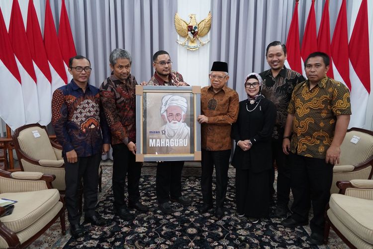Wakil Presiden Ma'ruf Amin menerima audiensi Mizan Productions dan Yayasan Surya Nusantara yang akan membuat film tentang sosok ulama sekaligus kakek buyut Ma'ruf, Syekh Nawawi Al Bantani, Rabu (31/5/2023).