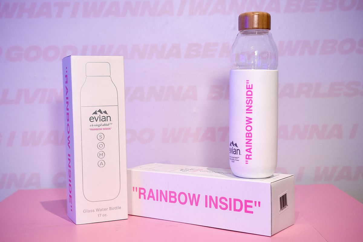 Desain botol air kaca Evian yang didesain Virgil Abloh