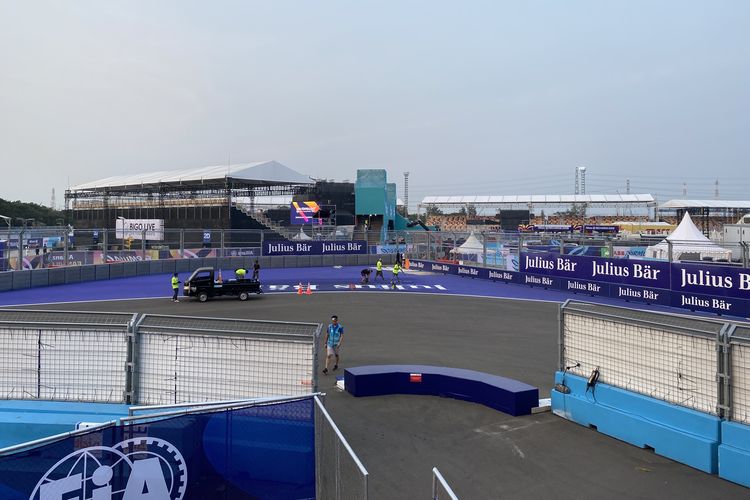 Jakarta International E-prix Circuit (JIEC) di Ancol, Jakarta Utara, tempat digelarnya ajang balap mobil elektrik Formula E. Double-header Formula E Jakarta 2023 akan ditutup dengan balapan seri ke-11 di Jakarta International E-Prix Circuit (JIEC), Ancol, Jakarta Utara, pada Minggu (4/6/2023) sore ini.