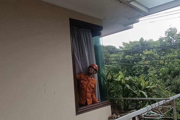2 Rumah di Surabaya Rusak, Diduga Dampak Ledakan Pabrik Baja di Sidoarjo
