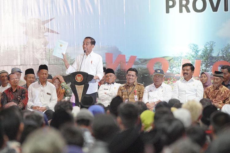 Presiden Republik Indonesia, Joko Widodo (Jokowi) melakukan kunjungan kerja di daerah yang dijuluki Kota di Atas Awan yakni Kabupaten Wonosoba pada Senin (22/1/2024). 