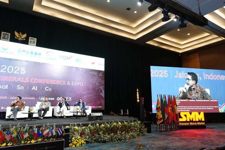 Dadik dalam saat sesi CXO Panel bertema Corporate Visionaries Chart Courses for Critical Mineral Evolution in Indonesia di ajang Indonesia Critical Minerals Conference and Expo 2025. 