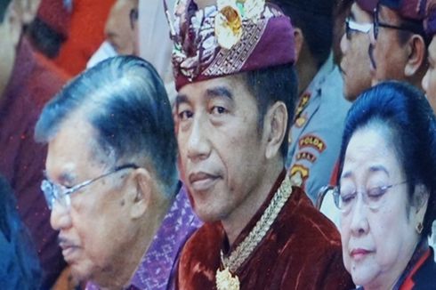 Hadir di Kongres PDI-P, Jokowi Kenakan Pakaian Adat Bali 