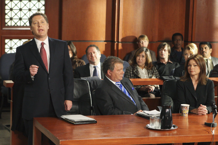 William Shatner, James Spader, dan Valerie Bertinelli dalam Boston Legal (2004)