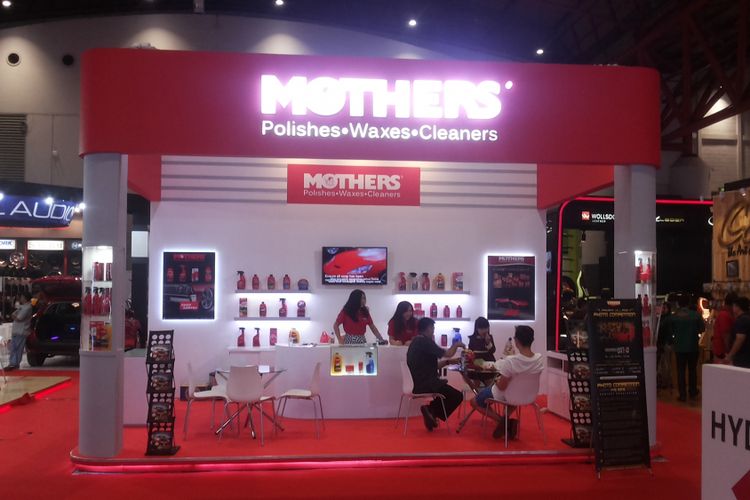 Booth produk perawatan mobil Mothers di Indonesia International Motor Show (IIMS) 2018