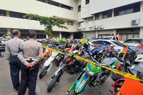 Polisi Tilang 21 Motor yang Dikendarai hingga Masuk Tol Layang Kelapa Gading-Pulogebang