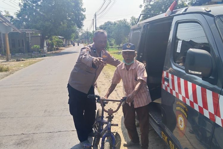 Berkat Satu Pesan Warga, Kakek yang Terkulai di Samping Sepedanya di Indramayu Kini Pulang ke Rumah