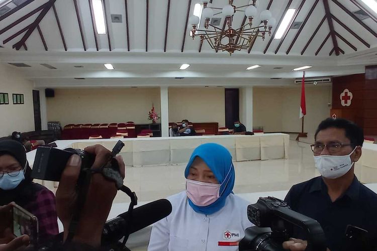 Kepala UTD PMI Kota Surabaya, dr Budi Arafah